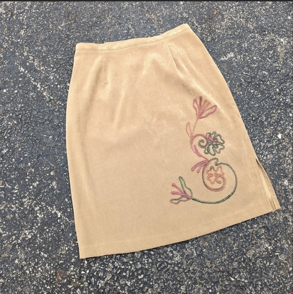 90s/Y2K Laura Scott Faux Suede Flower Skirt